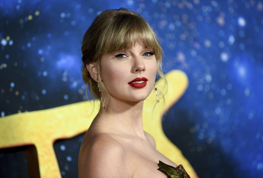 Nữ ca sĩ xinh đẹp Taylor Swift đạt danh hiệu cao tại hạng mục "Album của năm"